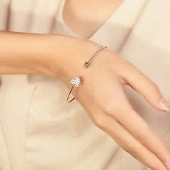 RHINESTONES LOVE HEART BANGLE CUFF BRACELET. - Picture 3 of 4